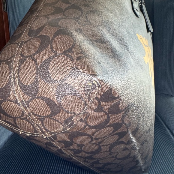 LMTD edition Coach Stegosaurs reversible tote - Picture 6 of 8